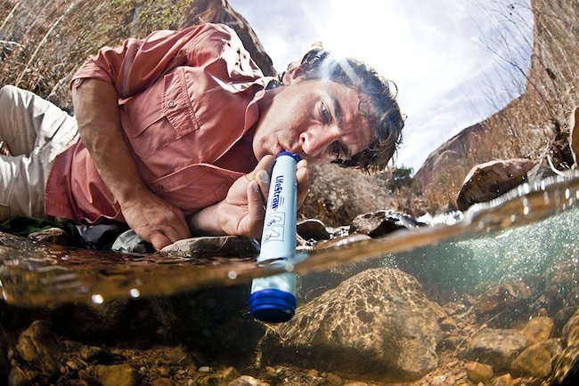 lifestraw-lets-you-drink-contaminated-water-safely