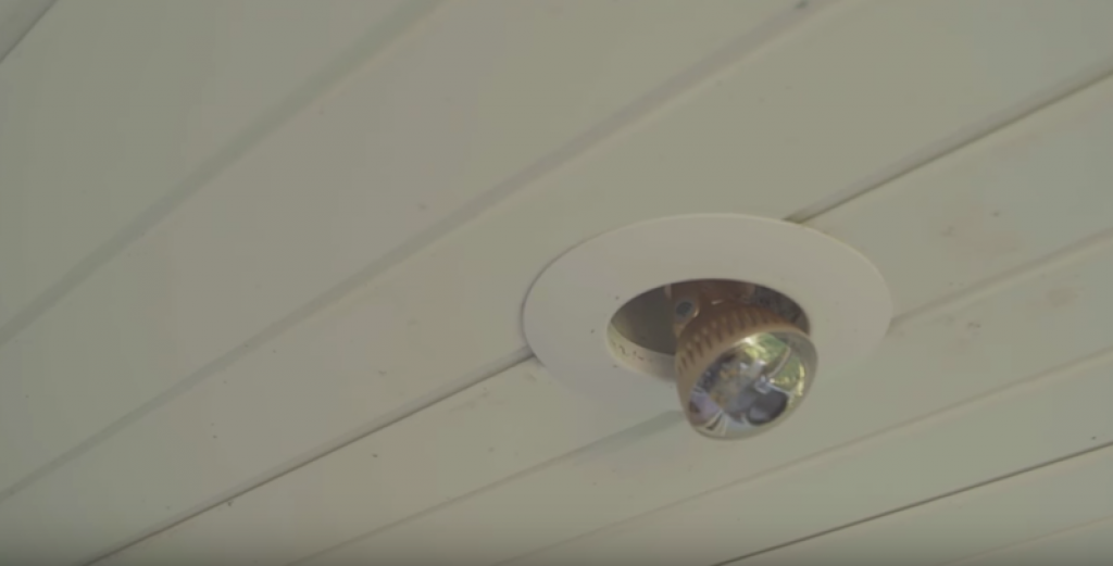 The WiFi Security Camera Disguises a Camera as a Light Bulb