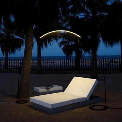 Halley Outdoor Light – Like a comet streaking across the night sky
