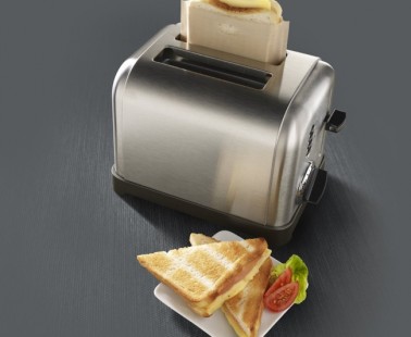 Toast Cheese Sandwiches Mess-Free