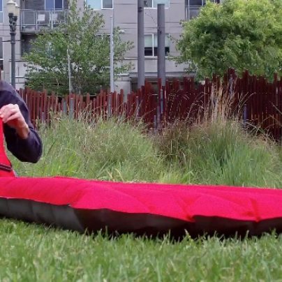 Windcatcher – An Inflatable Mat That Inflates In Seconds With The Power Of Your Lungs