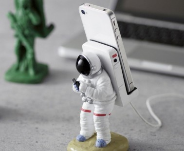 Astronaut Smartphone Stand