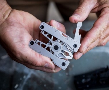 This Belt Buckle Turns Into a Great Multi-Tool With 12 Tools