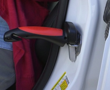 The Emson Car Cane Lets You Get in and Out of Every Car Easily