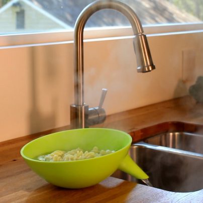 This Strainer Bowl Helps You Reduce 60% Of Water Needed To Wash