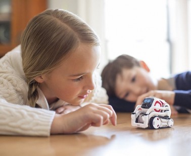 Meet Cozmo, The Tiny Real-Life Robot Accomplice For Your Child