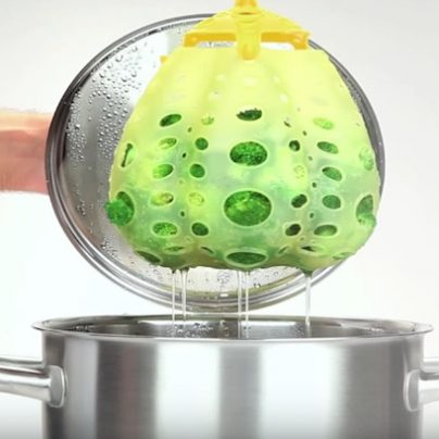 The Silicone FoodPod Is A Cooking Basket And Strainer In One – Never Burn Your Fingers Again!