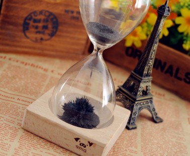 Hand-blown Magnetic Sand Hourglass