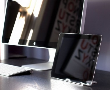 Magnus – A Sleek And Minimal iPad Stand
