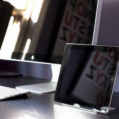 Magnus – A Sleek And Minimal iPad Stand