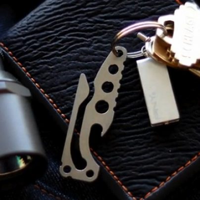 Pickpocket – A Minimalist Bottle Opening Keychain