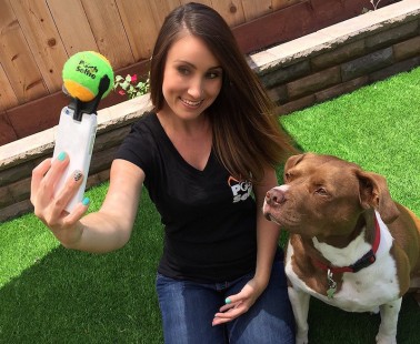 The Pooch Selfie Lets You Take the Perfect Dog Photos with Your Smartphone!