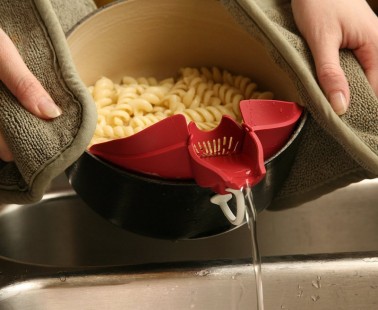 This Kitchen Clip Attachment Makes Pouring and Straining a Breeze