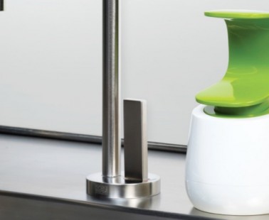 Never Risk Spreading Germs Again With This One-Handed C-Pump Soap Dispenser