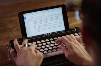 The Elretron Penna Keyboard Turns your Tablet into a Retro Typewriter