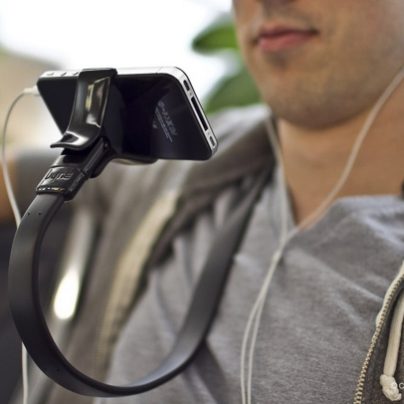 Vyne – A Hands-Free iPhone Stand Shaped Like A Belt