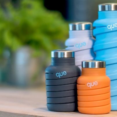 Fit A Bottle In Any Small Bag Or Pocket With The Fashionable & Collapsible Que Bottle!