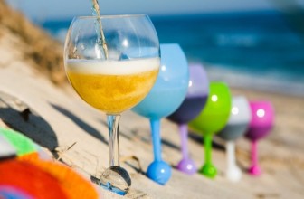 The Beach Glass Is the Perfect Glass for Any Outdoor Event