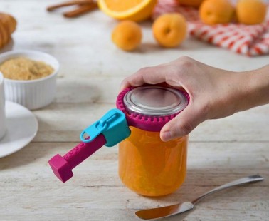 This Jar Opener Looks Like a Giant Zipper